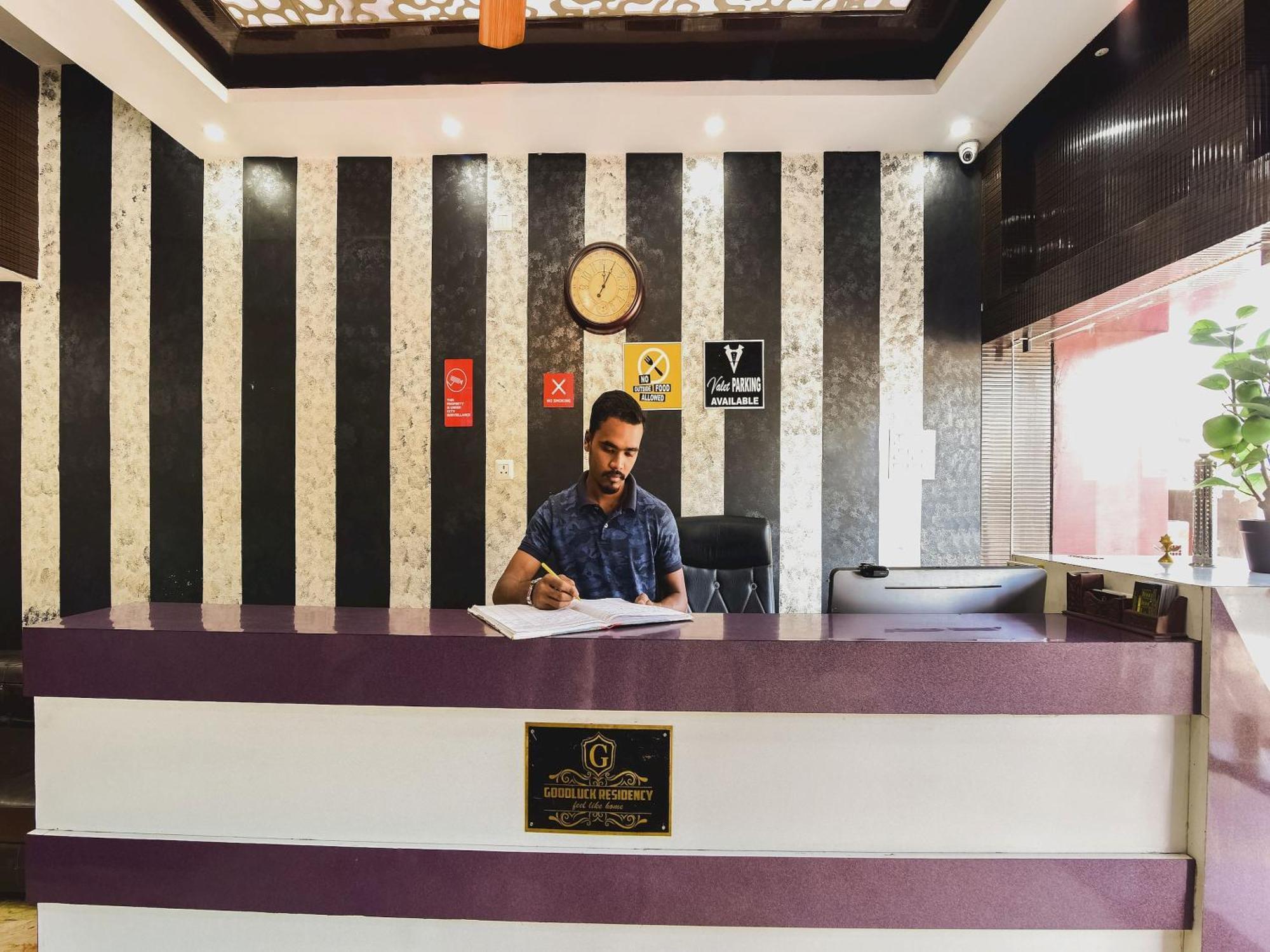 Capital O Good Luck Residency Hotel Dispur Exterior photo